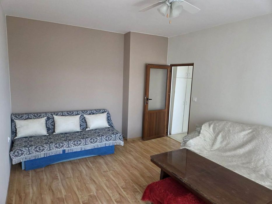 Продавам използвани и демонтирани врати – 2 интериорни + 1 екстериорна