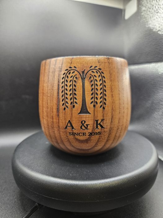 Дървена чаша за уиски. Персонализирана по Ваш избор.
