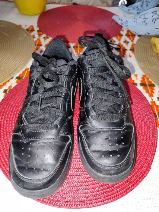 Vand pantofi sport Nike, marimea 35,5