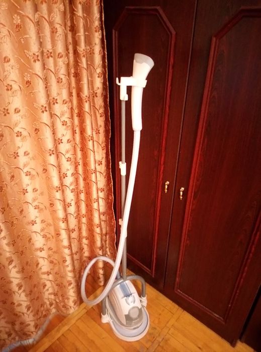 Паровой утюг с вертикальным отпариванием