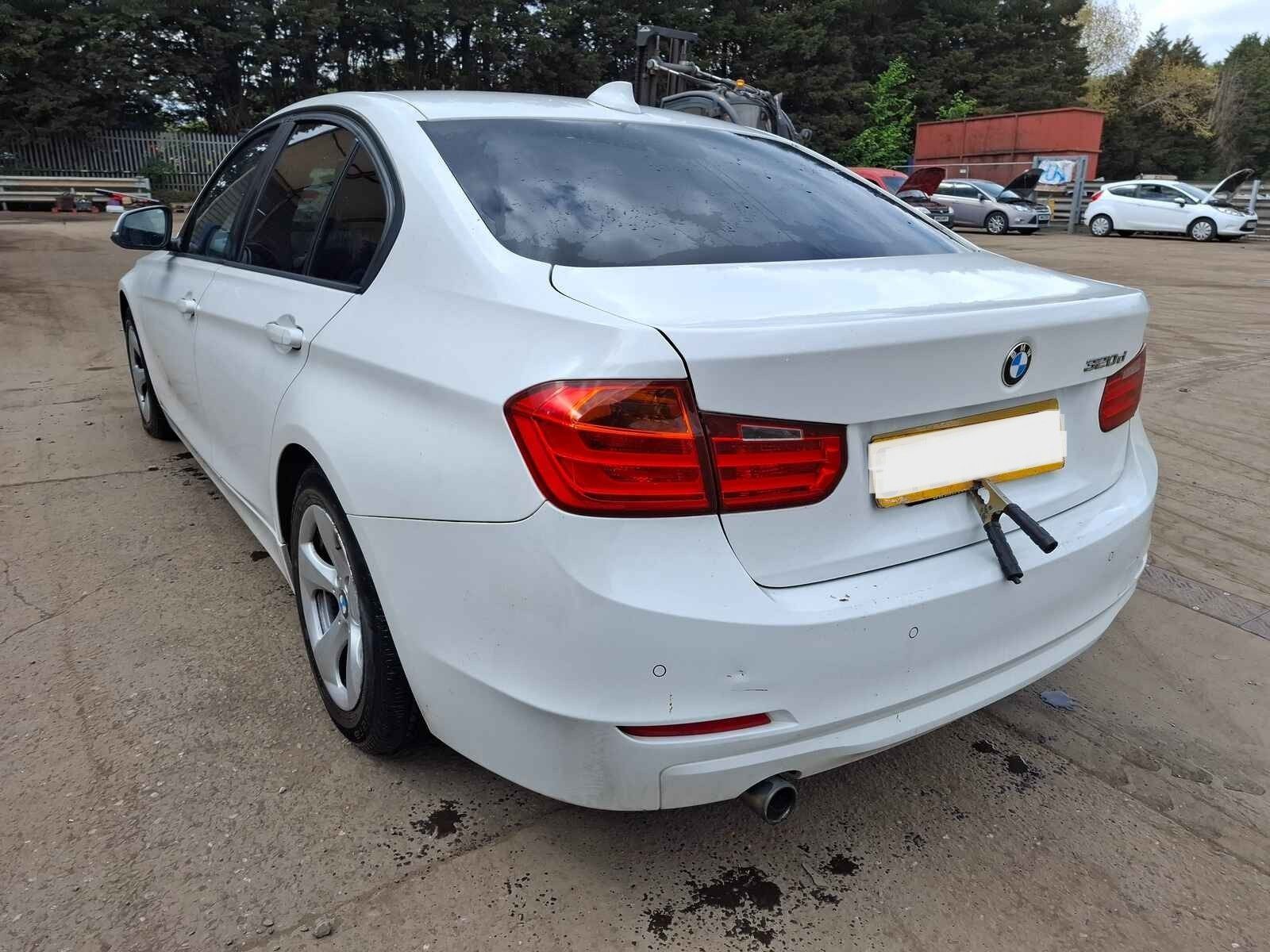 Aripa Spate Stanga BMW Seria 3 2012 Berlina Alb