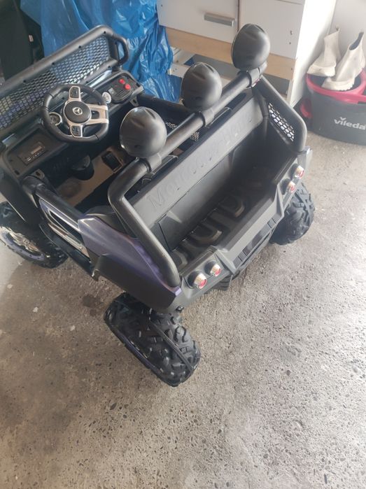 Vând mașină electrică pt copii