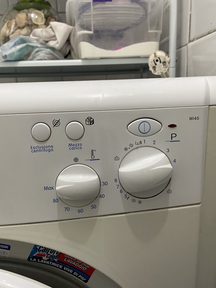 Продаётся стиральная машина indesit