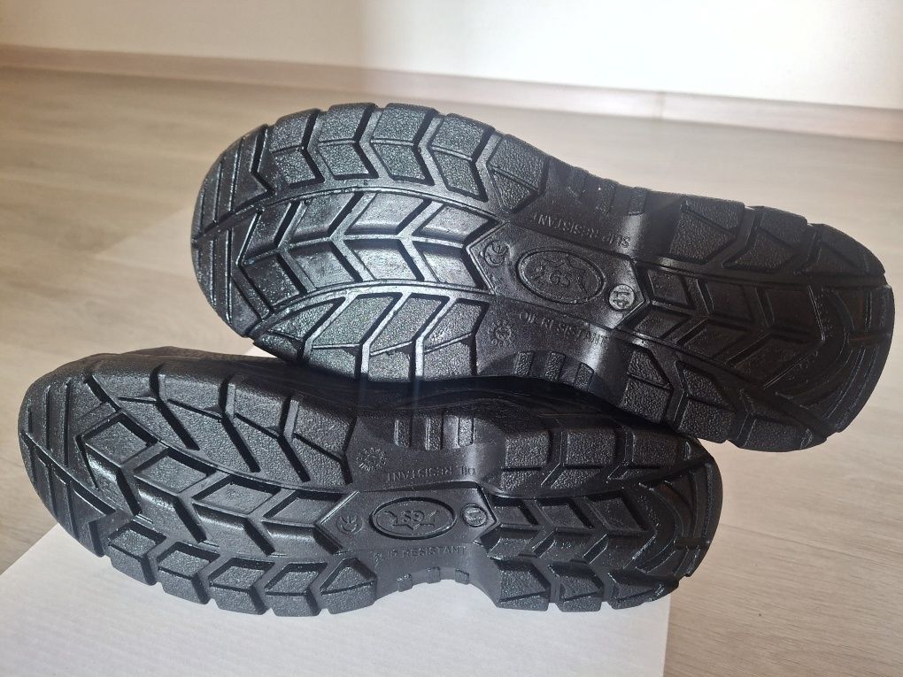 Продам берцы 3 пары