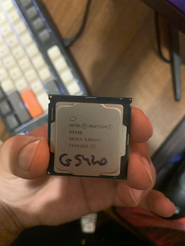 intel pentium gold G5420  8- avlod protsesori