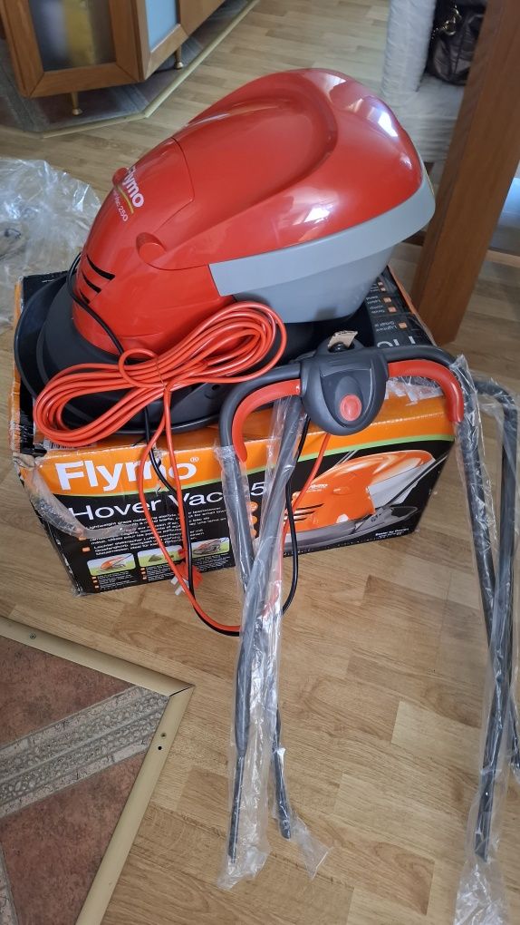 Чисто нова вакумна косачка"FLYMO Hover vac 250"