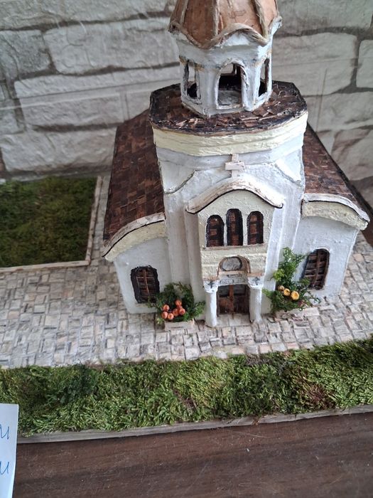 Ръчно изработени макети на къщи.