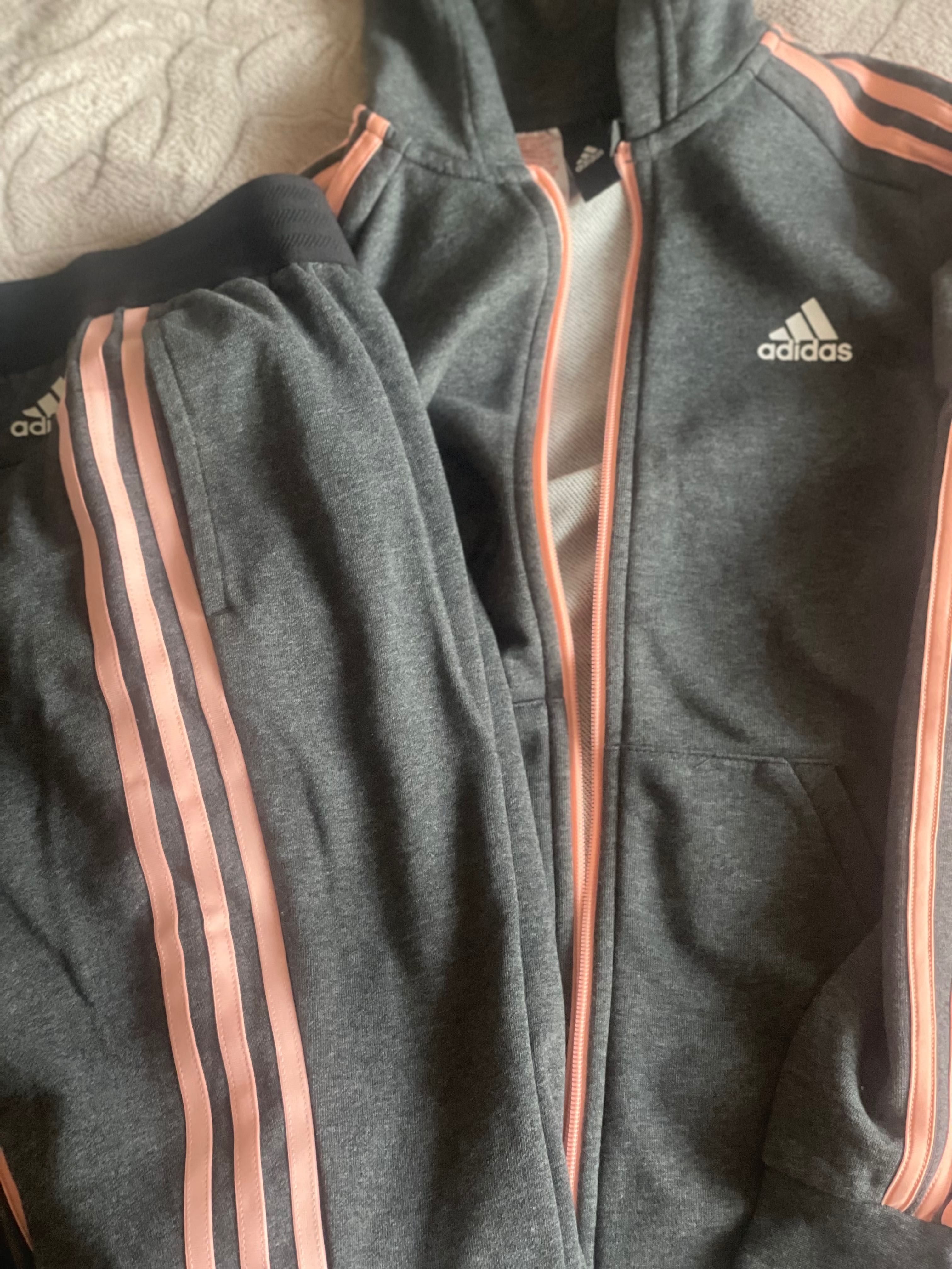 Продам спортивный детский костюм на девочку Adidas