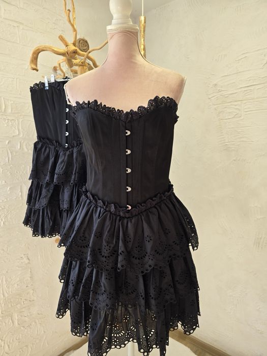 Bella Barnett ASOS нови официални рокли