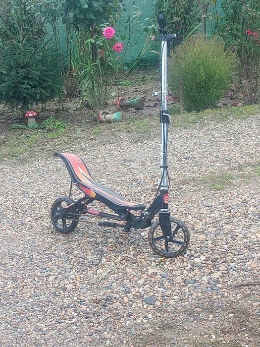 Vând space scooter