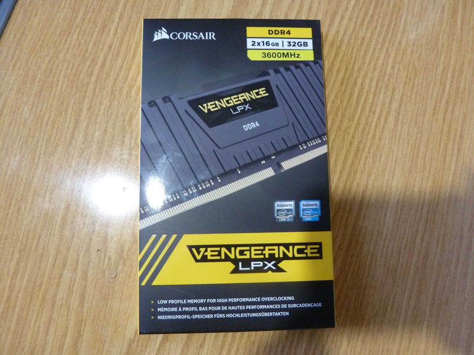 Промо! Нова 32GB (2x16 GB) DDR4, 3600MHz памет CORSAIR Vengeance