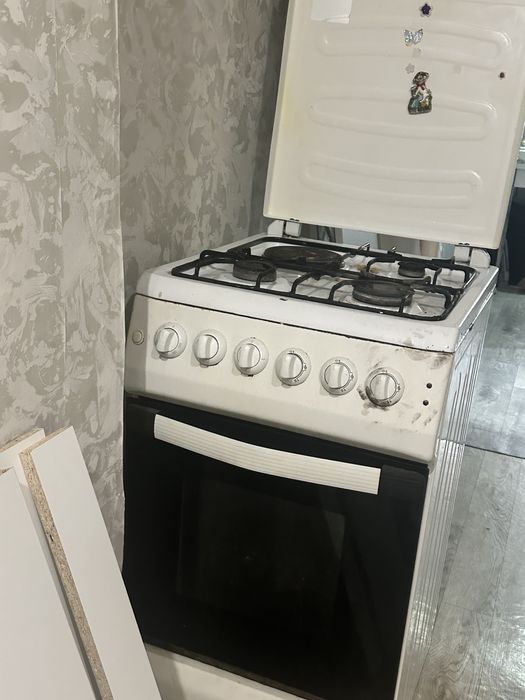Продаю газ плиту б/у