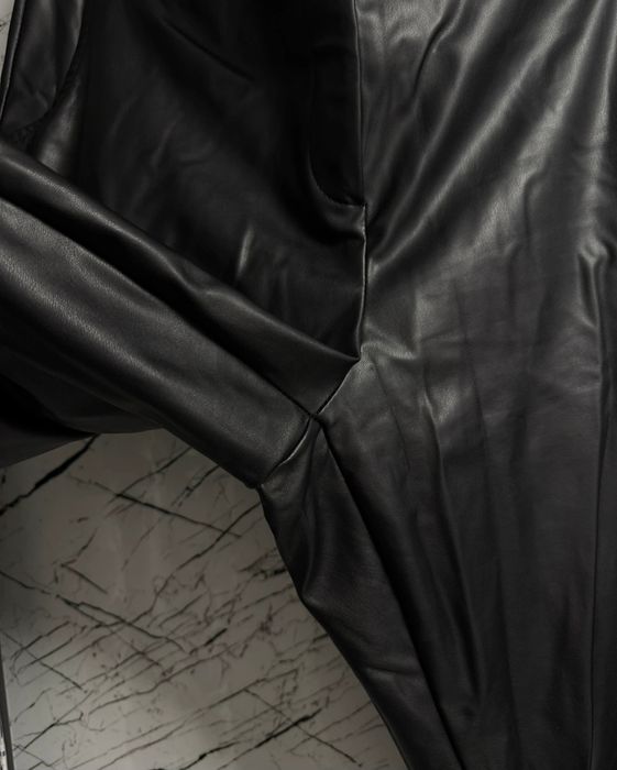 Vand pantaloni piele