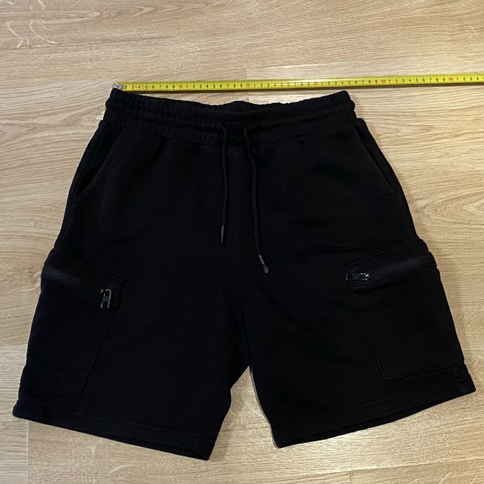 Pantalonu scurti House, marime S