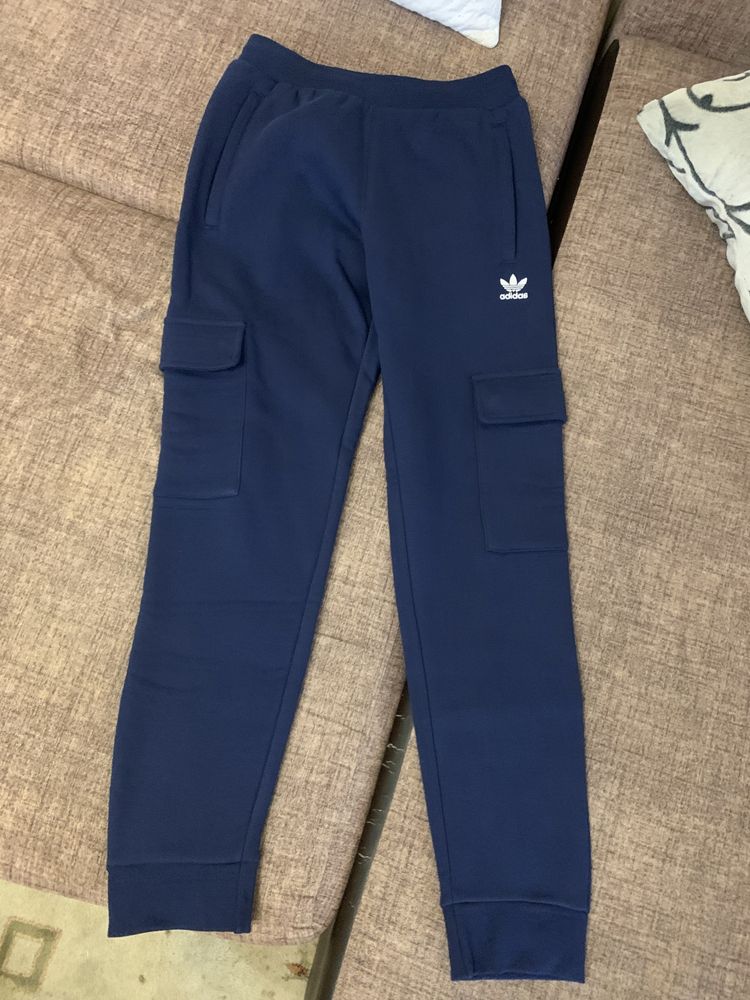Adidas карго панталон размер S