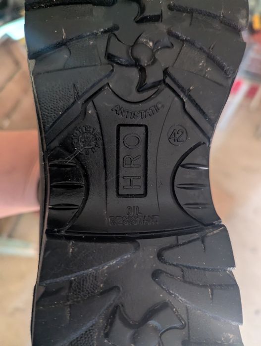 Продам спец обуви