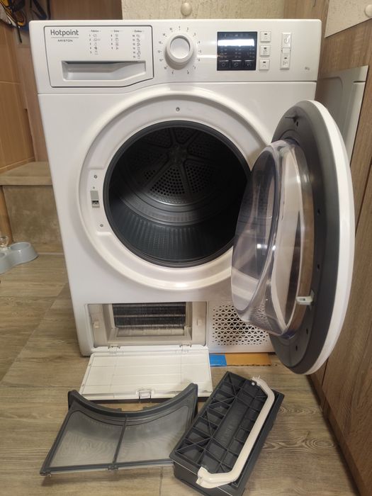 Продавам сушилня Hotpoint Ariston