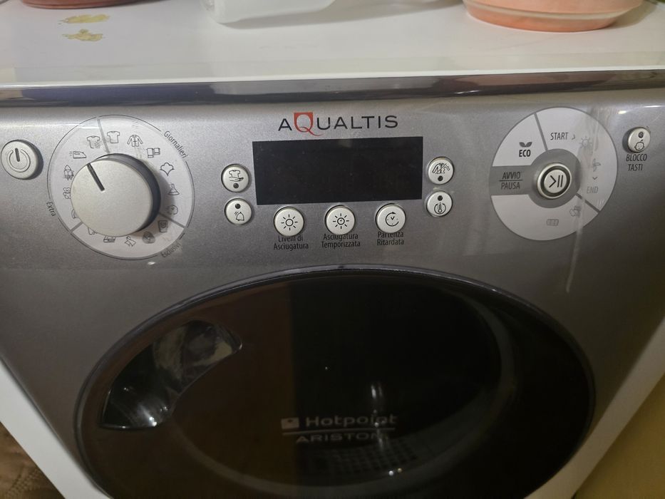 Сушилня ARISTON Hotpoint Aqualtis 9kg