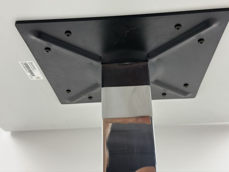 Висококачествена маса Brunner  Идеална за ресторант, кафе или тераса,