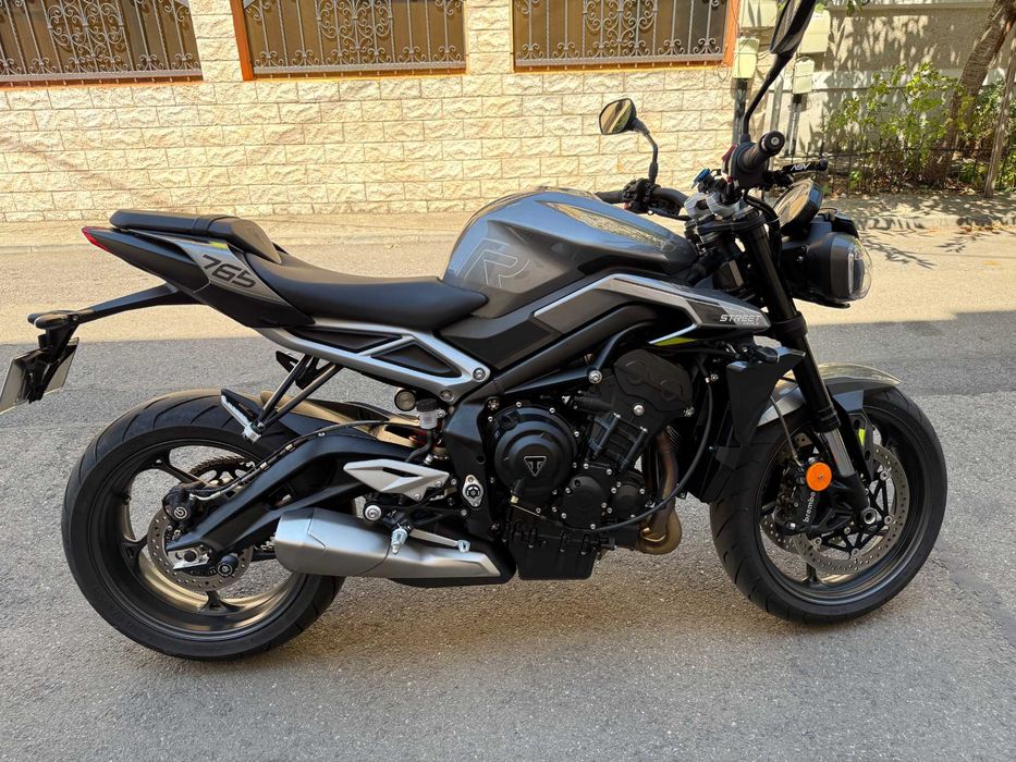Triumph Street Triple R 765 (2023)