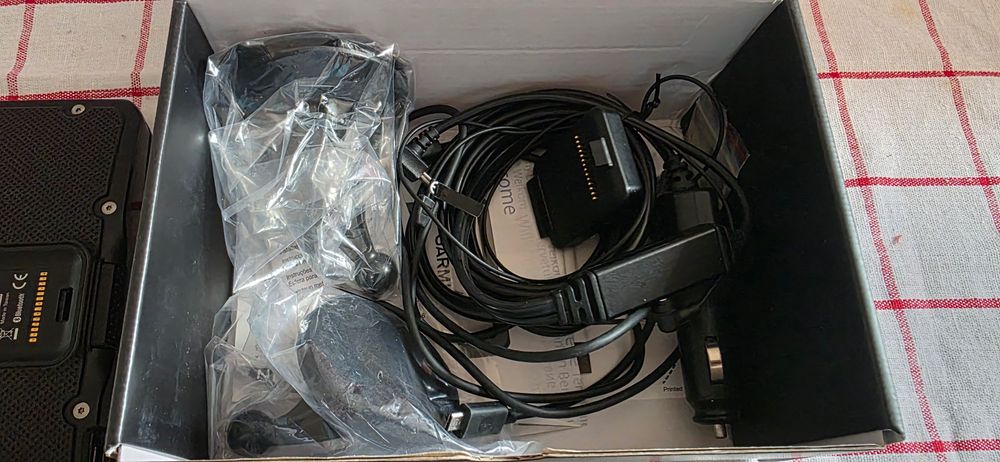 Навигация за камион Garmin Dezl 770 пълен комплект карти зацяла Европа