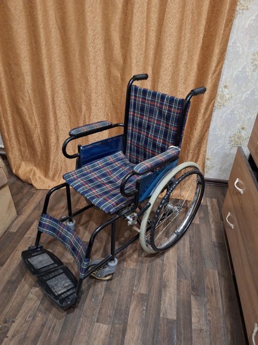 Продам инвалидную коляску