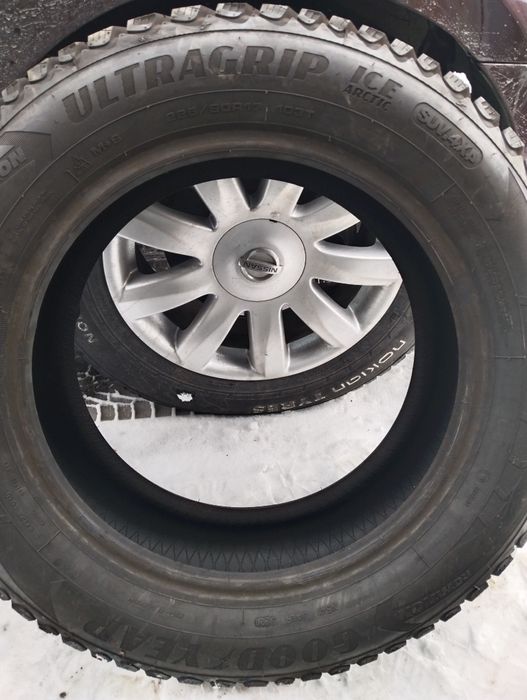 Продам новые немецкие зимние шины с шипами