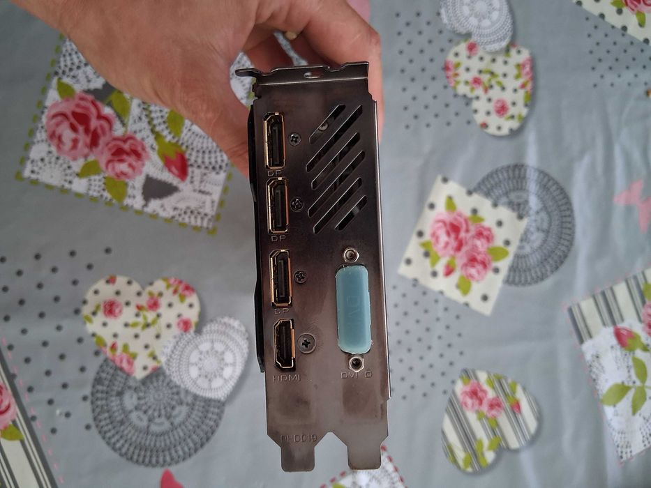Vand sau schimb placa video gigabyte 1060 3 gb 192 biti