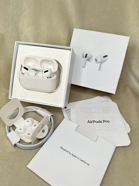 Продам  Наушники AirPods 2ого поколения