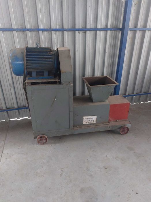 Преса за екобрикети пиникей