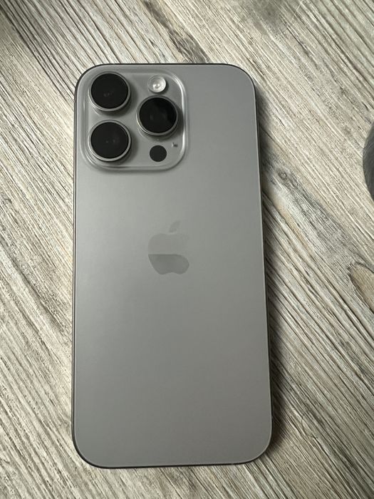 Продам iPhone 16 Pro 512GB