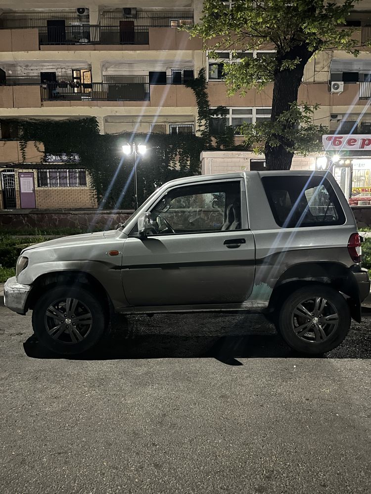Mitsubishi pajero io