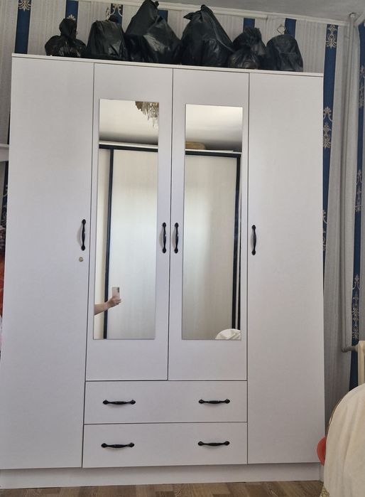 Шкаф сатылады.  Бағасы 60000т