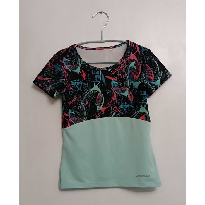 продам футболку на девочку