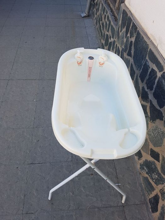 Корито за къпане  и стойка Chipolino
