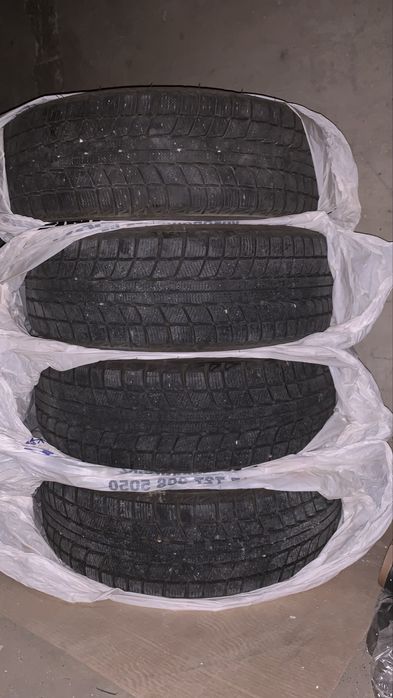 Зимний покрышка 215/60 R17