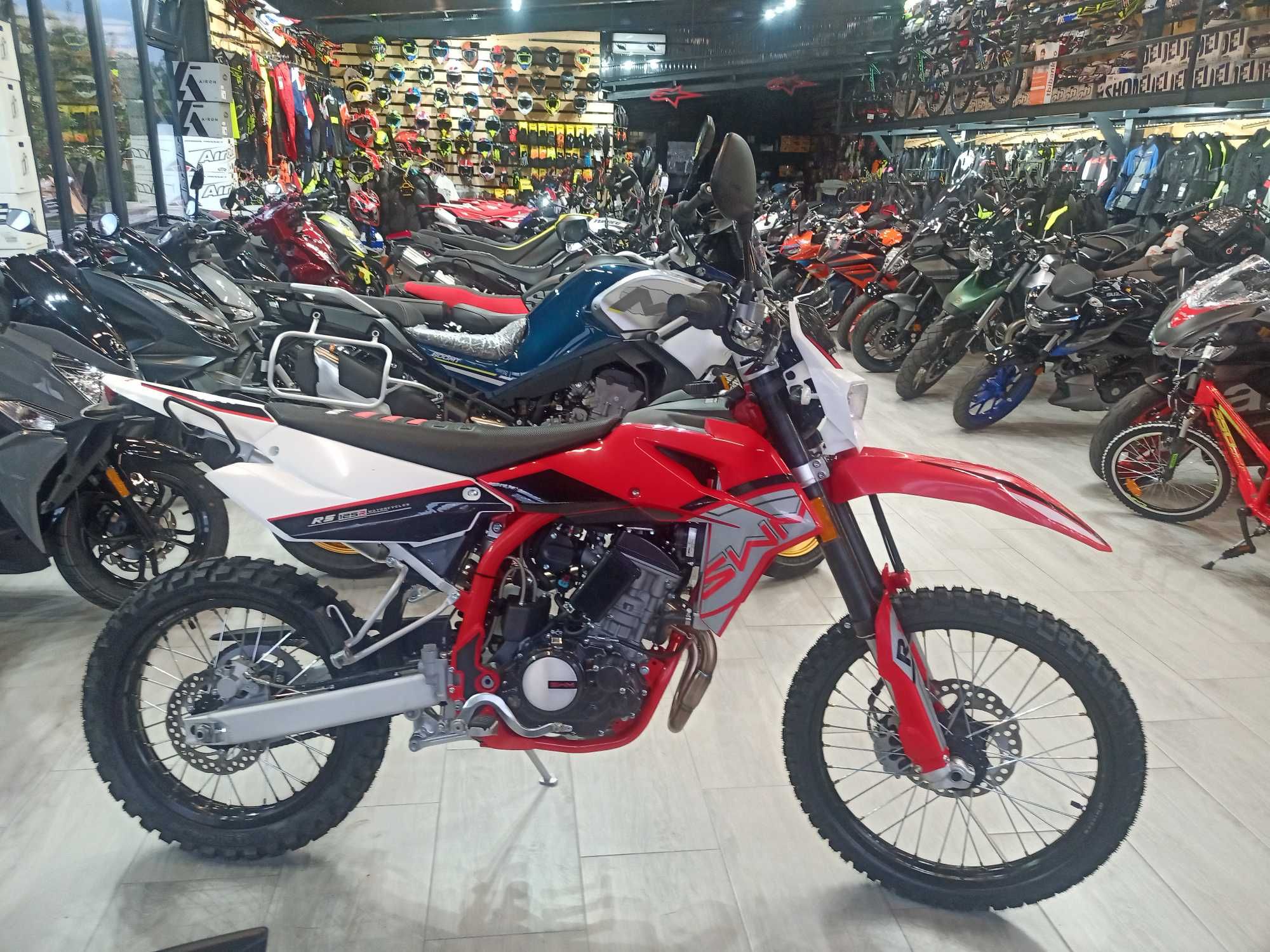 SWM SM 125R -noua -pt A1-pret PROMO prin EST BIKE Campina