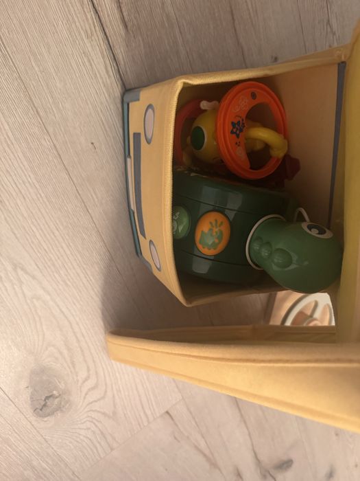 Lot de jucarii - cutie cu jucarii plina