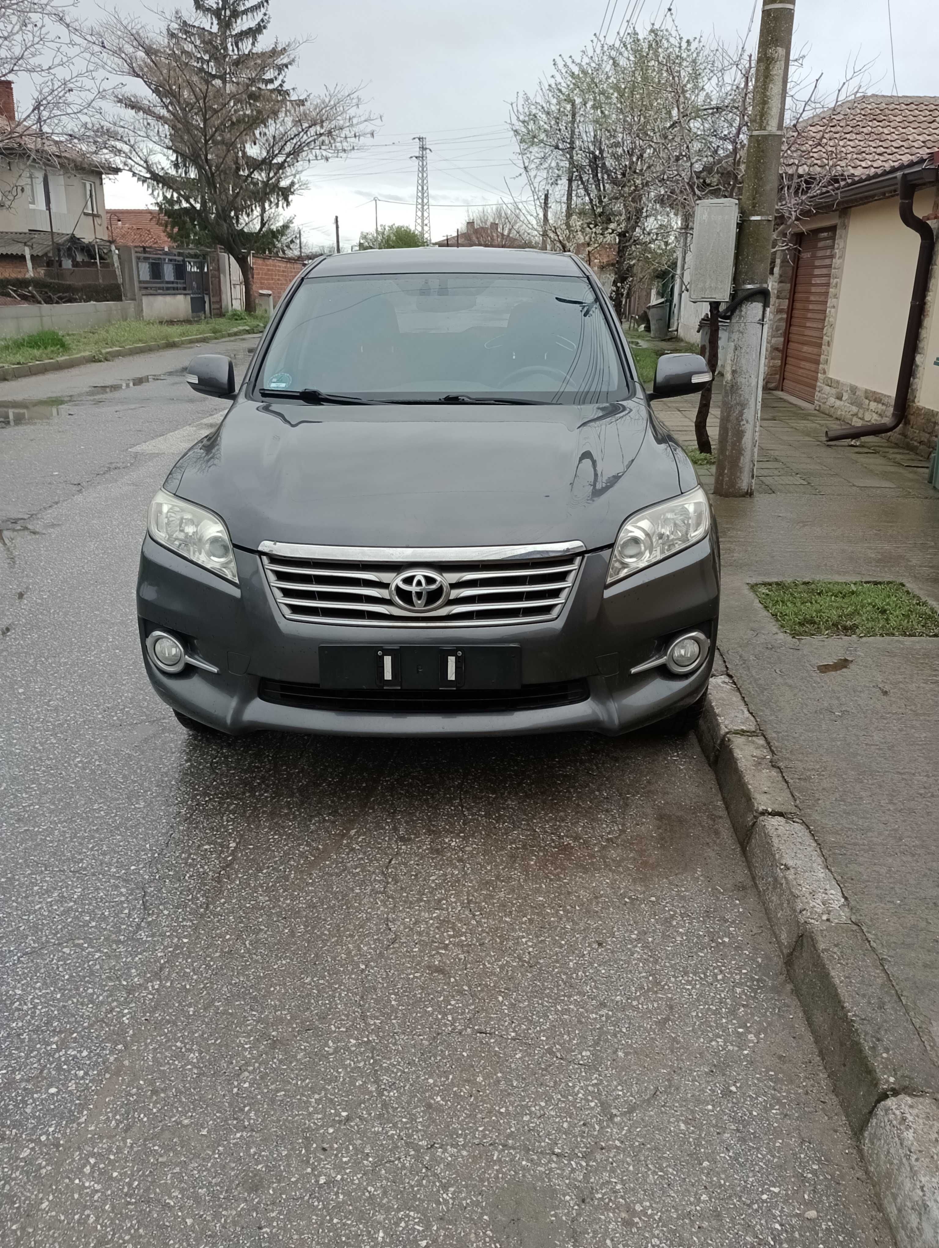 Продавам Toyota Rav 4