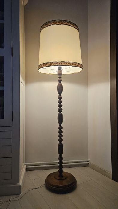 Lampadar vintage picior lemn masiv