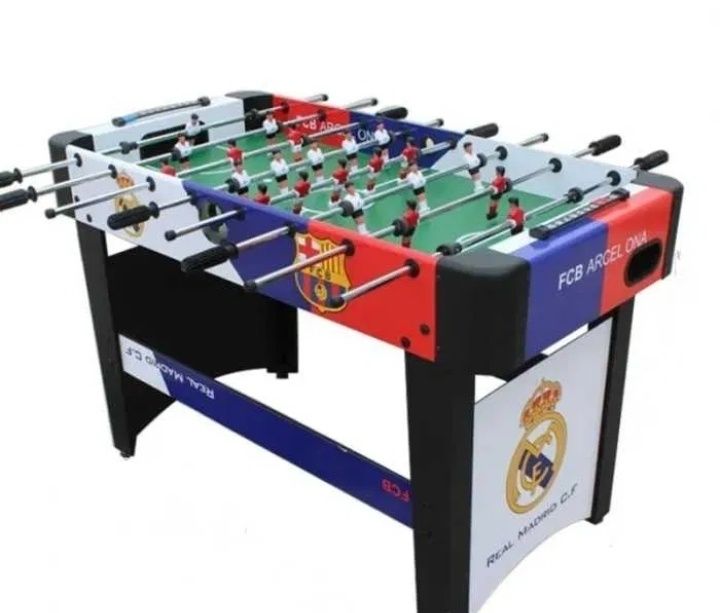 Do'stlar bilan maroqli vaqt o'tkazish uchun ajoyib futbol stoli.