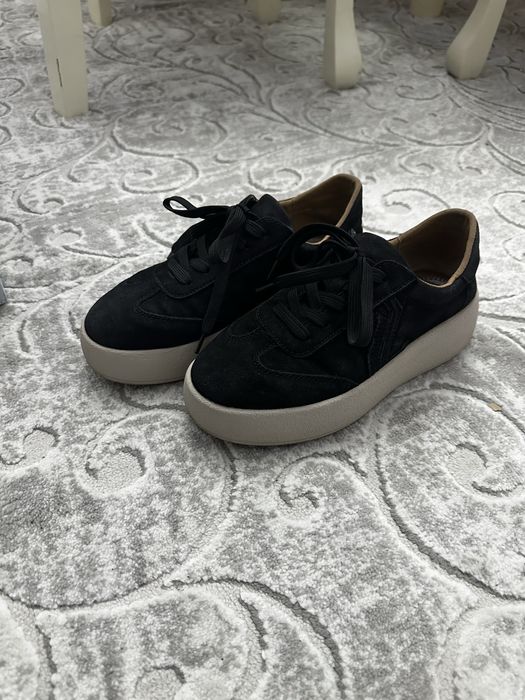 Кроссовки из замша