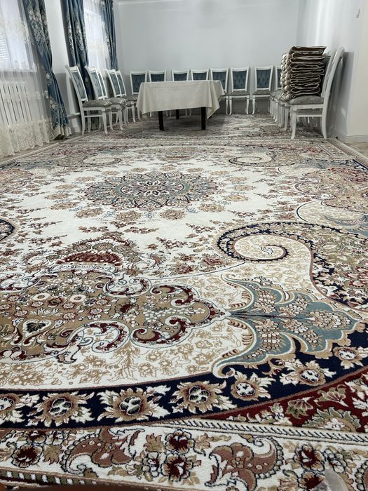 Два одинаковых ковра светлой тестуры, размер 4х5