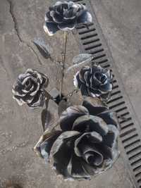 Кована роза от метал