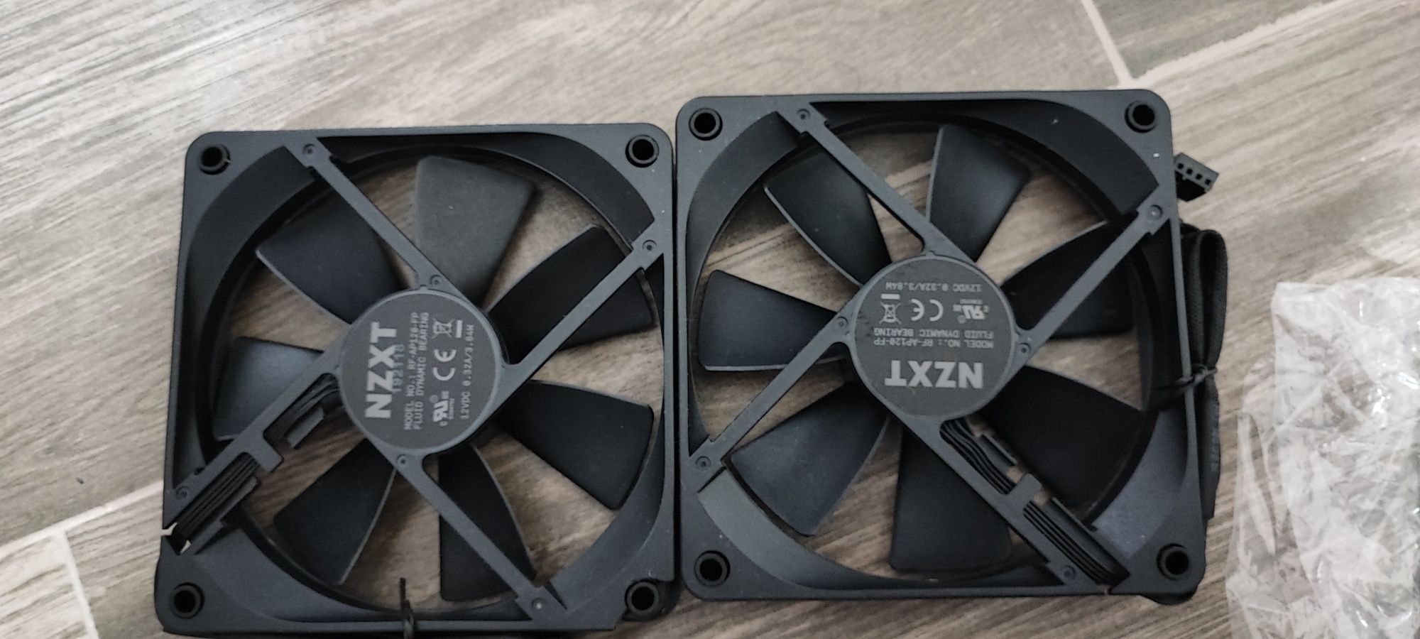 Продавам вентилатори NZHT и Lian li 120mm/140mm