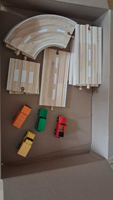 Set trenulete si masinute lemn cu accesorii