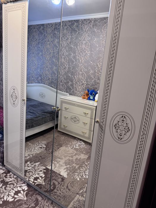 Продам спальный гарнитур