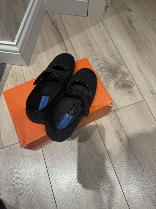 Черные туфли для девочки