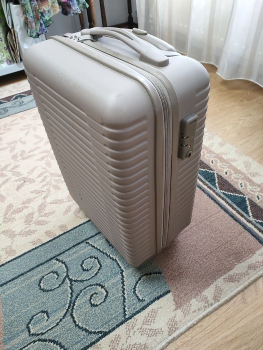 Vând troller / bagaj, folosit o singura dată, excelent și pentru avion