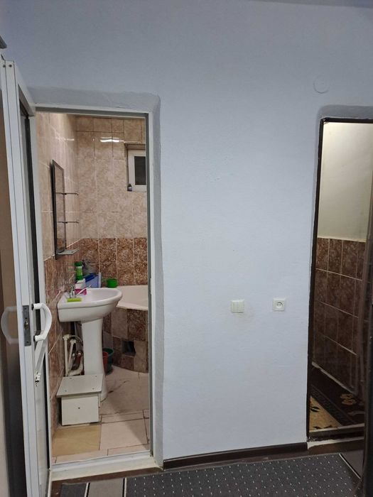 Termiz shaxar 2 xonalik uy ijaraga beriladi uzoq muddatga (Oilaga)